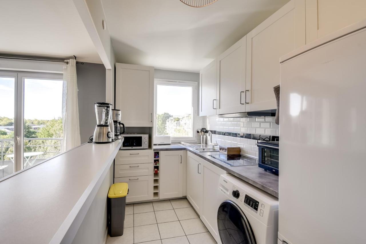 Chic Apart With Parking And Balcony Apartment Cergy Exterior photo