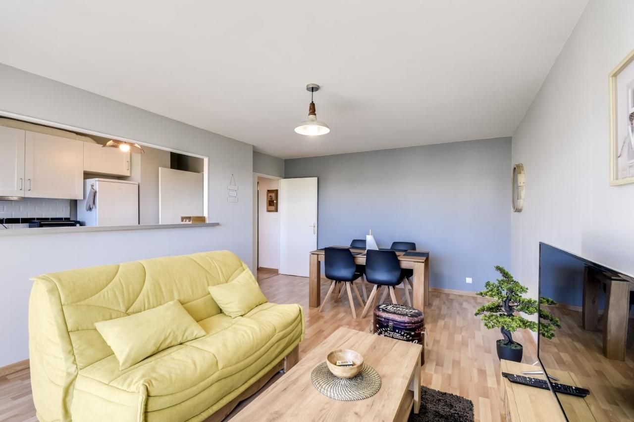 Chic Apart With Parking And Balcony Apartment Cergy Exterior photo
