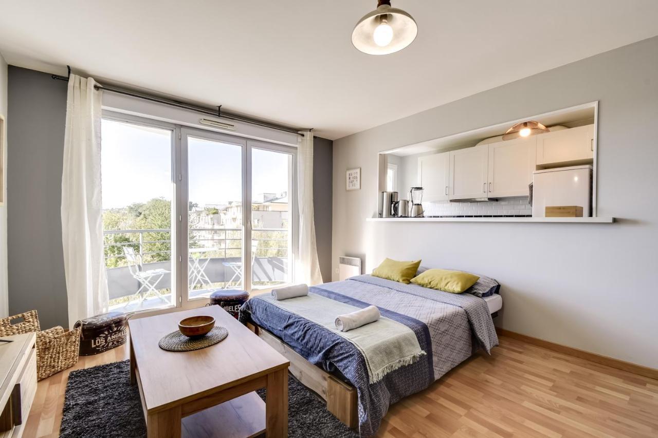 Chic Apart With Parking And Balcony Apartment Cergy Exterior photo